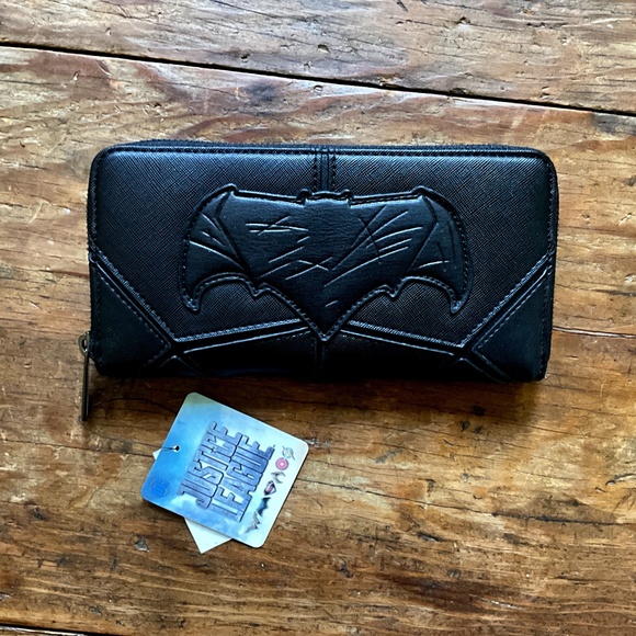 NWT RARE Batman Justice League  Loungefly Wallet - Picture 1 of 5